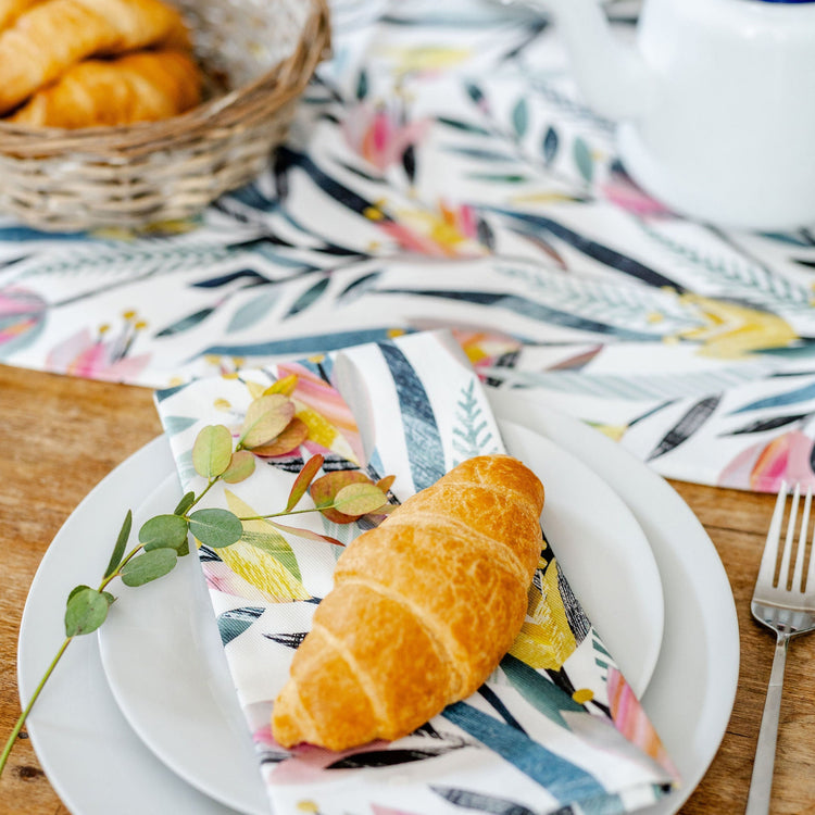 HANDMADE FLORAL TABLE RUNNERS & MATCHING NAPKINS