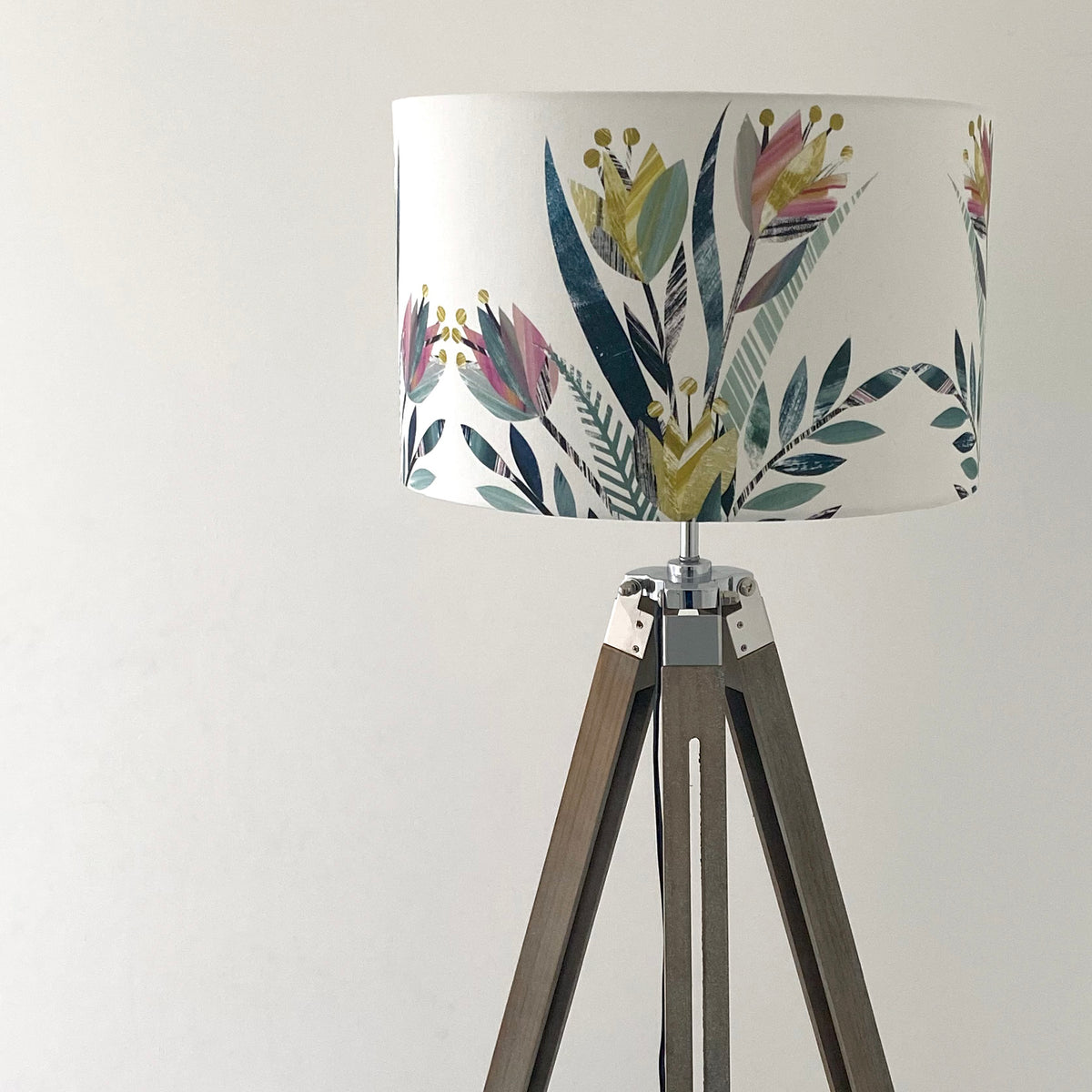 LARGE TULIPS LAMPSHADE | FOR FREE STANDING LAMP | SECOND - small dent