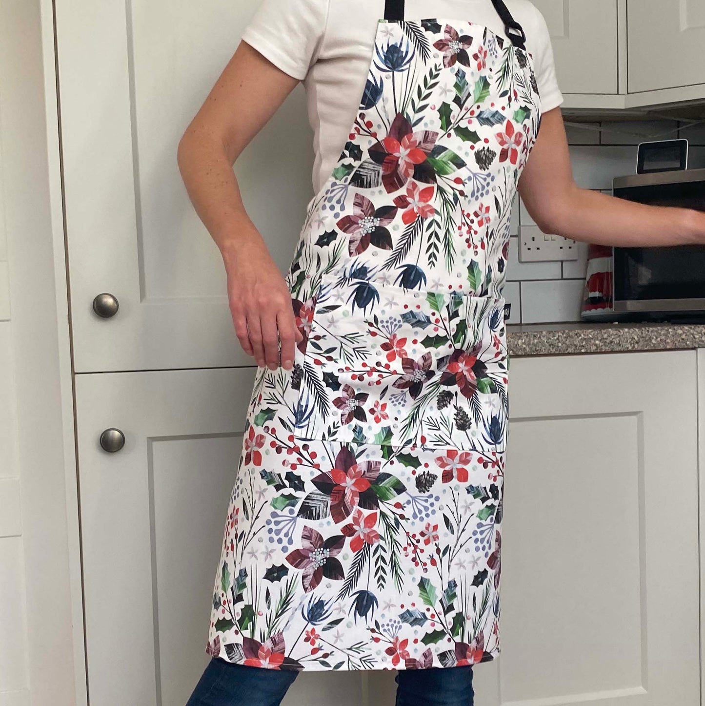WINTER FLORAL CHRISTMAS APRON