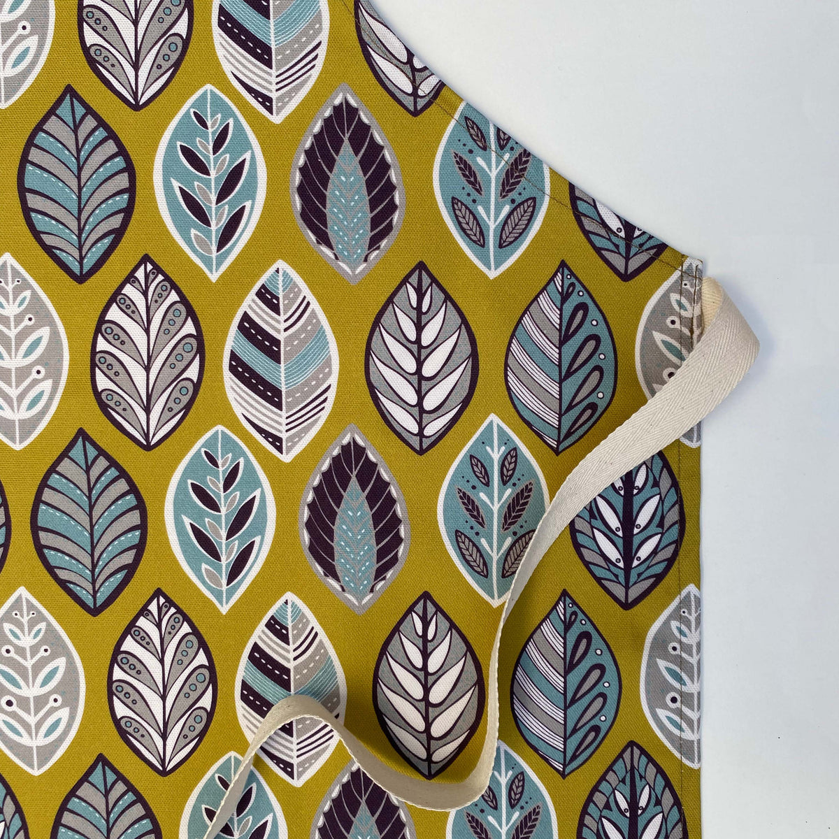 YELLOW BEECH LEAF APRON | END OF LINE